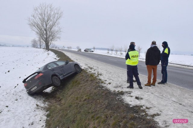 Samochód wypadł z drogi Łagiewniki -  Ratajno