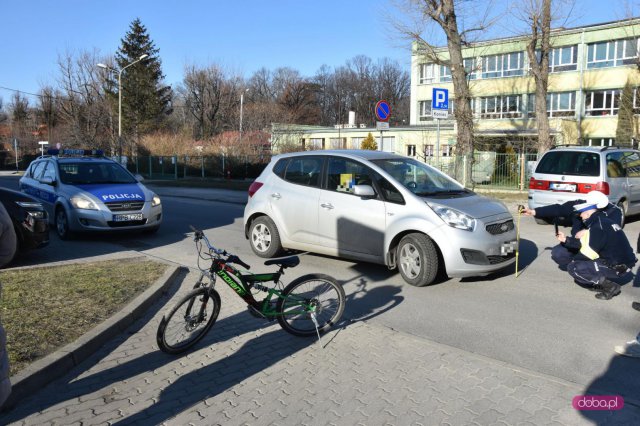 10-letni rowerzysta zderzył się z autem na ul. Parkowej w Bielawie