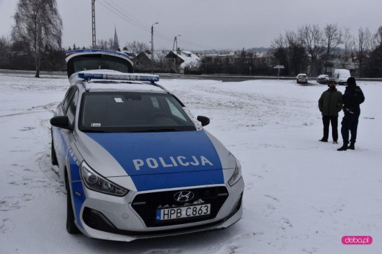 Policja na ogrodach działkowych w Bielawie