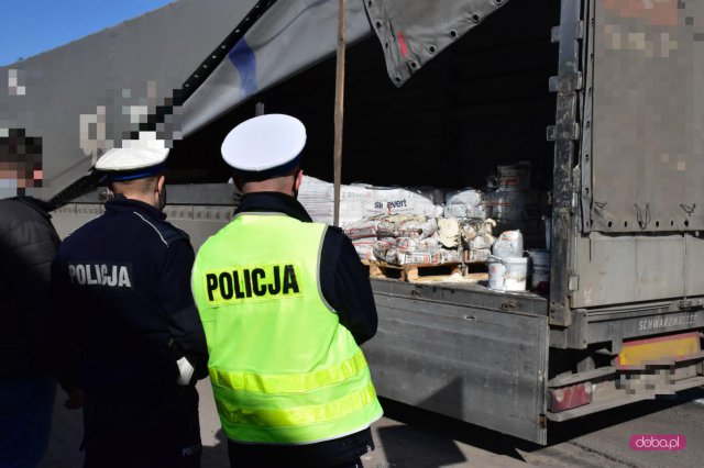 Pożar samochodu ciężarowego na drodze Łagiewniki - Strzelin