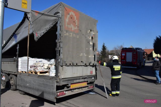 Pożar samochodu ciężarowego na drodze Łagiewniki - Strzelin