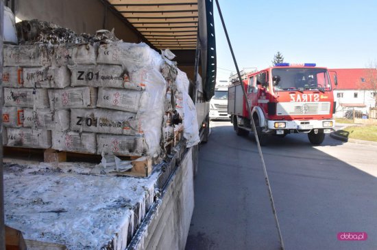Pożar samochodu ciężarowego na drodze Łagiewniki - Strzelin