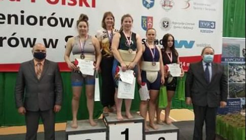 Paulina Martyka zdobywa srebrny medal w Mistrzostwach Polski Seniorek w Sumo