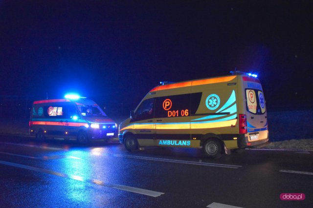 Bus wypadł z drogi Dzierżoniów - Łagiewniki. Trzy osoby w szpitalu! 