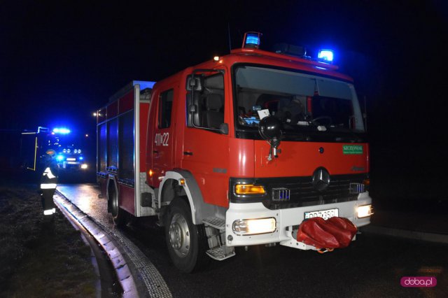 Bus wypadł z drogi Dzierżoniów - Łagiewniki. Trzy osoby w szpitalu! 