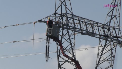 Podnoszenie sieci energetycznej na pierwszym etapie obwodnicy Dzierżoniowa