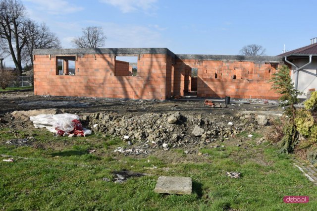 Wojewoda z wizytą na budowie przedszkola w Dobrocinie
