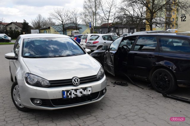 Zderzenie volkswagena z volvo w Dzierżoniowie