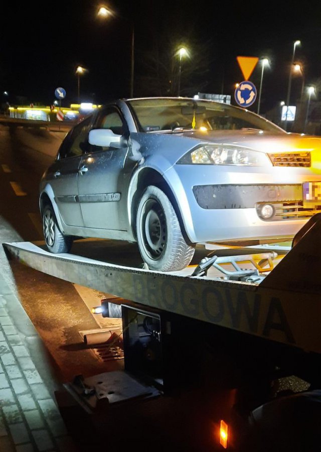 Kierował renault mając prawie 3 promile!