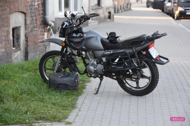 Zderzenie suzuki z motocyklistą w Bielawie