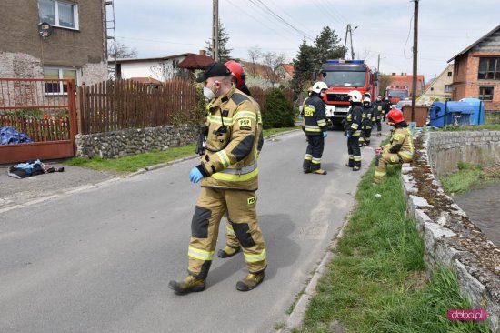 Wypadek w Pieszycach. Mężczyzna spadł z wysokości