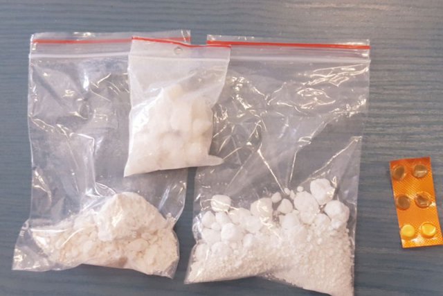 Dzierżoniowscy kryminalni zabezpieczyli znaczne ilości amfetaminy i zapobiegli utworzeniu uprawy konopi