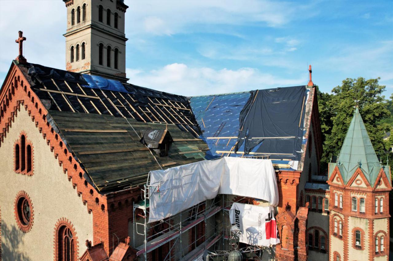 Remont dachu kościoła pw. Bożego Ciała w Bielawie