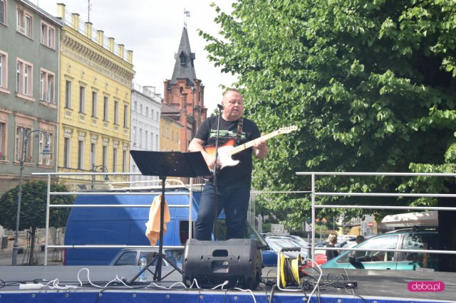 Koncert i mobilny punkt szczepień w Niemczy