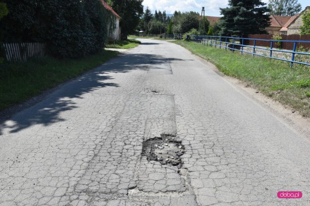 Dziury w drodze w Piskorzowie