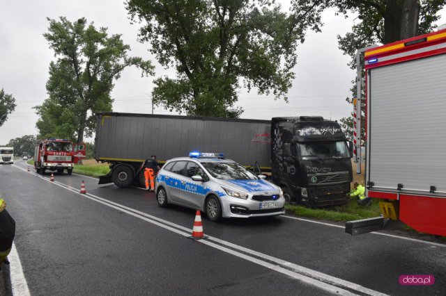 Ciężarówka wypadła z drogi Strzelin - Łagiewniki 