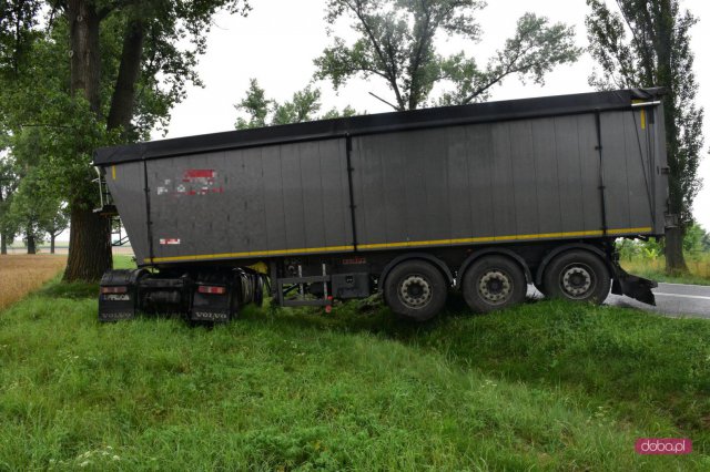Ciężarówka wypadła z drogi Strzelin - Łagiewniki 