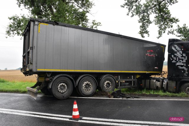 Ciężarówka wypadła z drogi Strzelin - Łagiewniki 