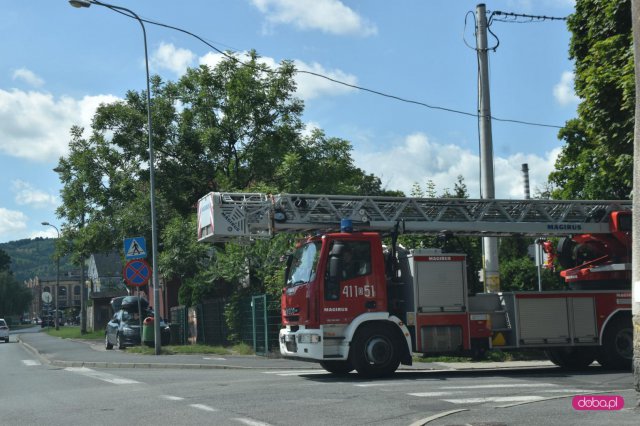 Służby ratunkowe na ul. Bankowej w Bielawie