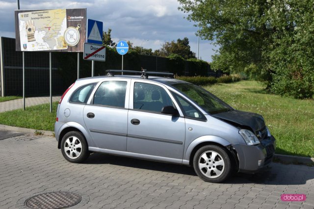 Zderzenie pojazdów na drodze Bielawa - Dzierżoniów 