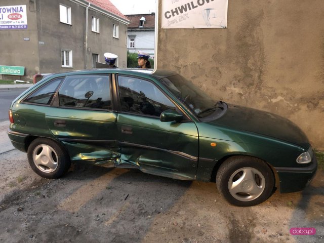 Pieszyce: uderzył w zaparkowane auto i uciekł 