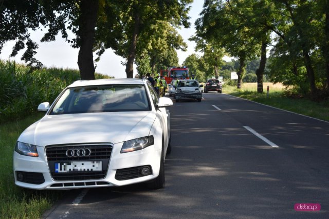 Zderzenie trzech pojazdów na drodze Dzierżoniów - Świdnica 