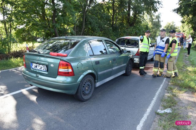 Zderzenie trzech pojazdów na drodze Dzierżoniów - Świdnica 