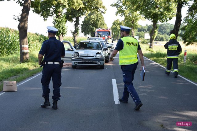 Zderzenie trzech pojazdów na drodze Dzierżoniów - Świdnica 