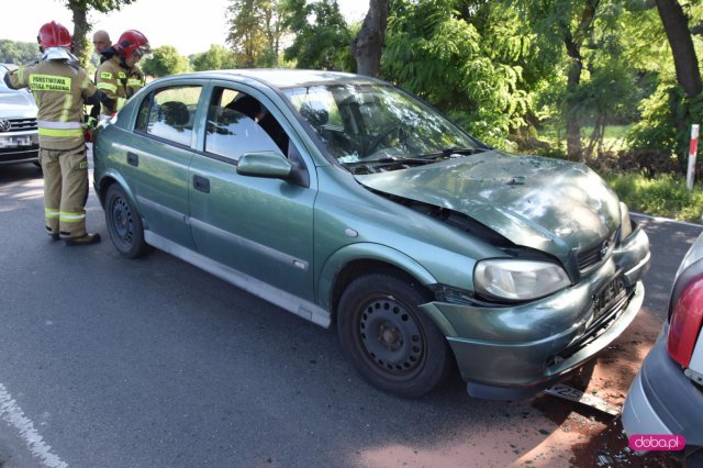 Zderzenie trzech pojazdów na drodze Dzierżoniów - Świdnica 