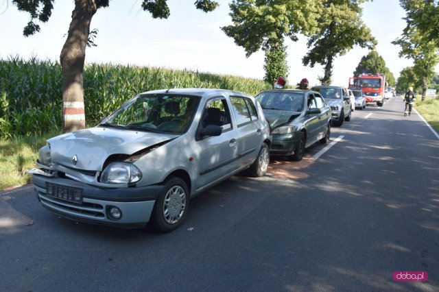 Zderzenie trzech pojazdów na drodze Dzierżoniów - Świdnica 