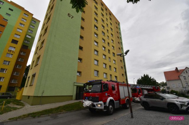 Pożar w wieżowcu w Bielawie