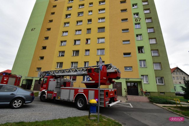 Pożar w wieżowcu w Bielawie