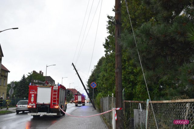 Ciężarówką uszkodził słup energetyczny