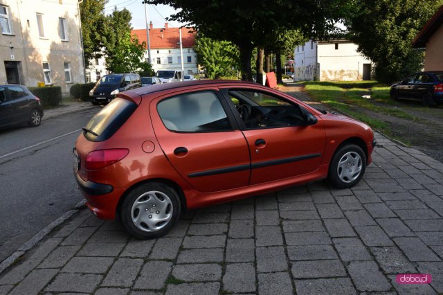 Zderzenie peugeota i skutera w Bielawie 