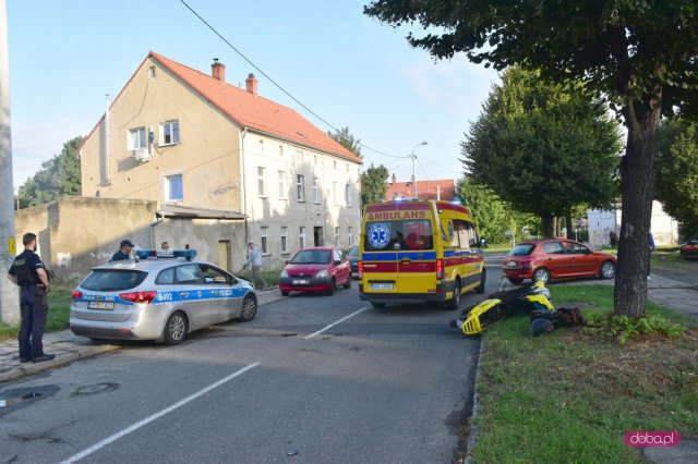 Zderzenie peugeota i skutera w Bielawie 