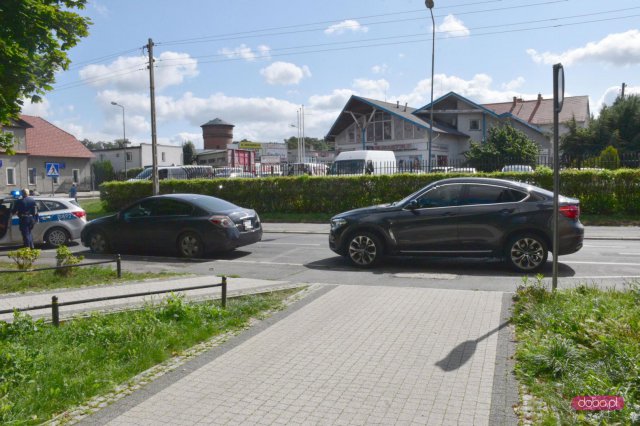 Nieprawidłowe parkowanie na Wrocławskiej w Dzierżoniowie