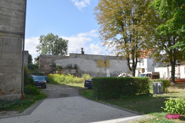 Nieprawidłowe parkowanie na Wrocławskiej w Dzierżoniowie