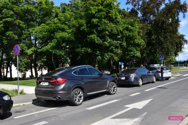 Nieprawidłowe parkowanie na Wrocławskiej w Dzierżoniowie