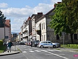 Nieprawidłowe parkowanie na Wrocławskiej w Dzierżoniowie