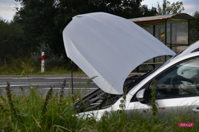 Zderzenie dwóch samochodów na ósemce
