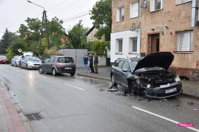 Zderzenie renault i citroena w Piławie Górnej