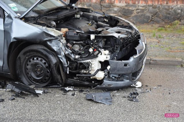 Zderzenie renault i citroena w Piławie Górnej