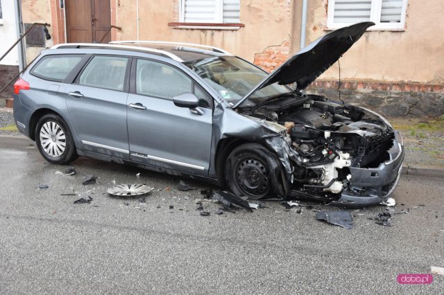 Zderzenie renault i citroena w Piławie Górnej