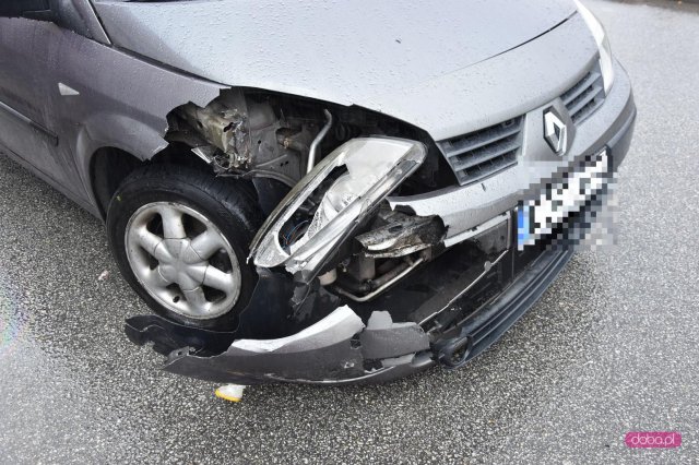 Zderzenie renault i citroena w Piławie Górnej