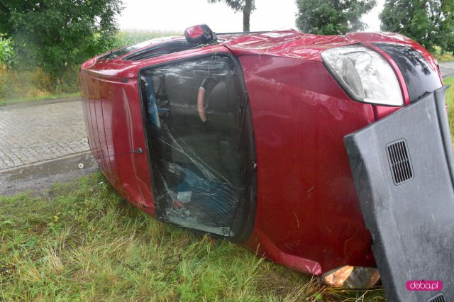 Citroenem wypadł z drogi Oleszna - Łagiewniki