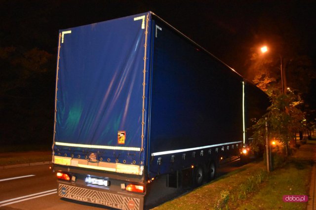 Zderzenie ciężarówki ze skodą w Dzierżoniowie