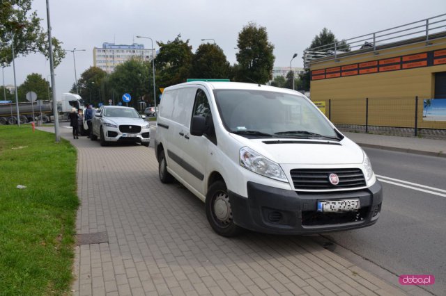 Zderzenie trzech samochodów w Dzierżoniowie