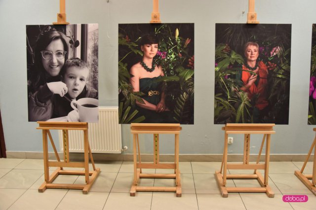Wystawa zdjęć Amazonek w bielawskim Teatrze Robotniczym