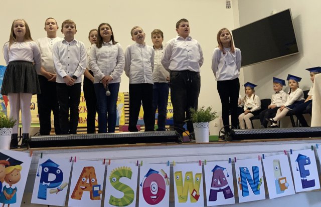Uroczystość pasowania na ucznia w NSP Gilów