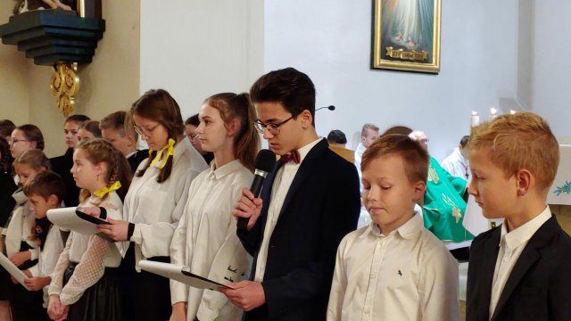 Dzień Papieski - występ uczniów Szkoły Podstawowej im. Jana Pawła II w Łagiewnikach